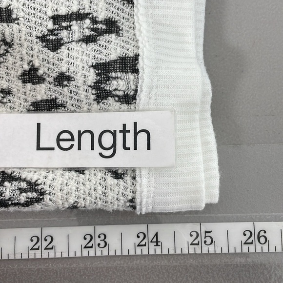 Vince Camuto Sweater Women’s X Large Grey White Leopard Print V-Neck Metallic - Picture 13 of 13